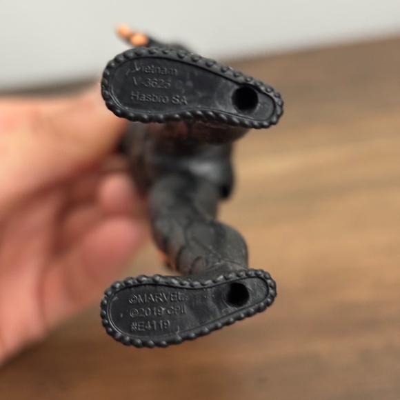 Marvel Legends SPIDER MAN Night  STEALTH SUIT Far From Home Toy Figure 2019 - Picture 2 of 9